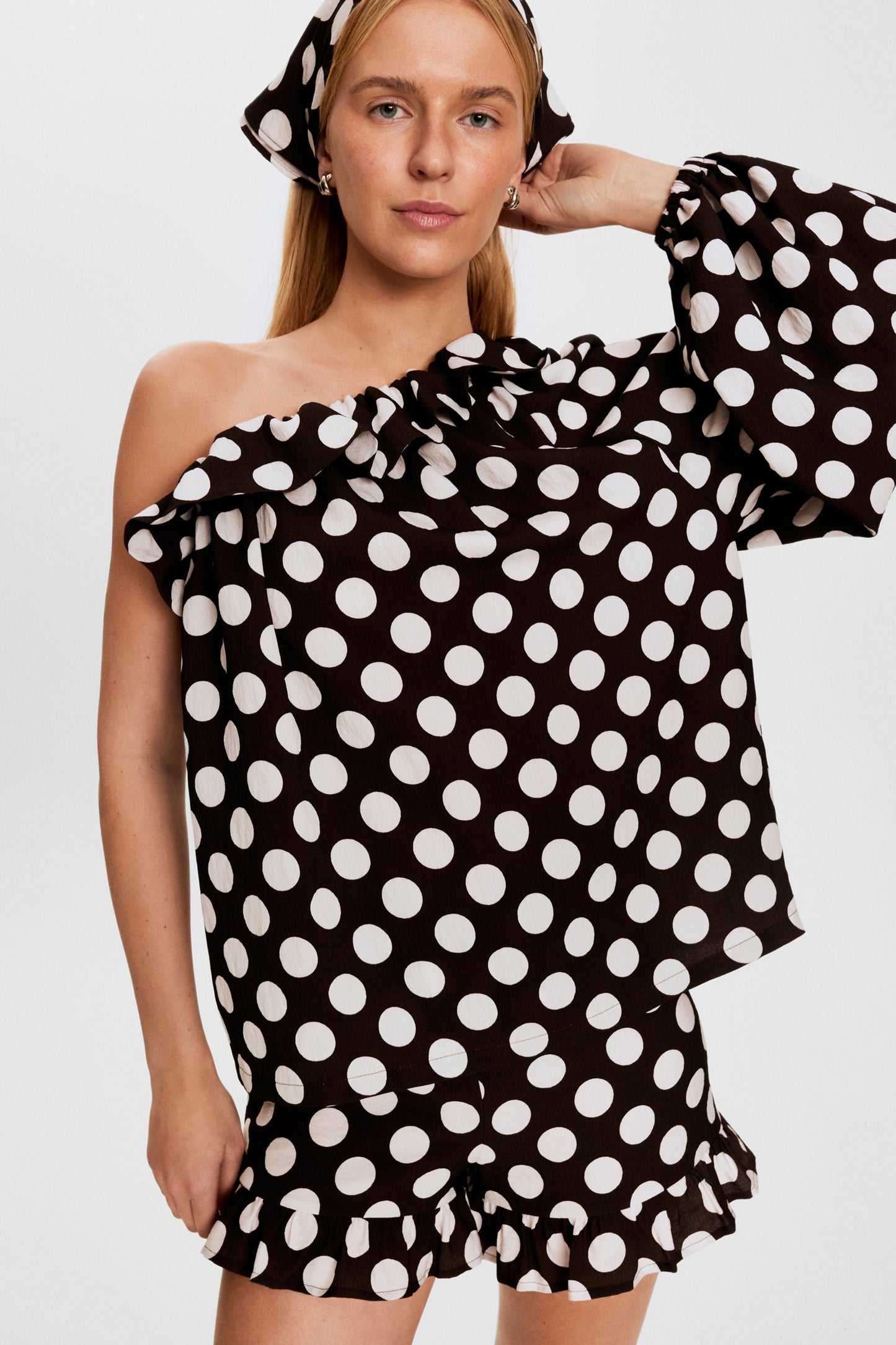 Cha-Cha Lounge Shorts with Headscarf in Black Polka Dot