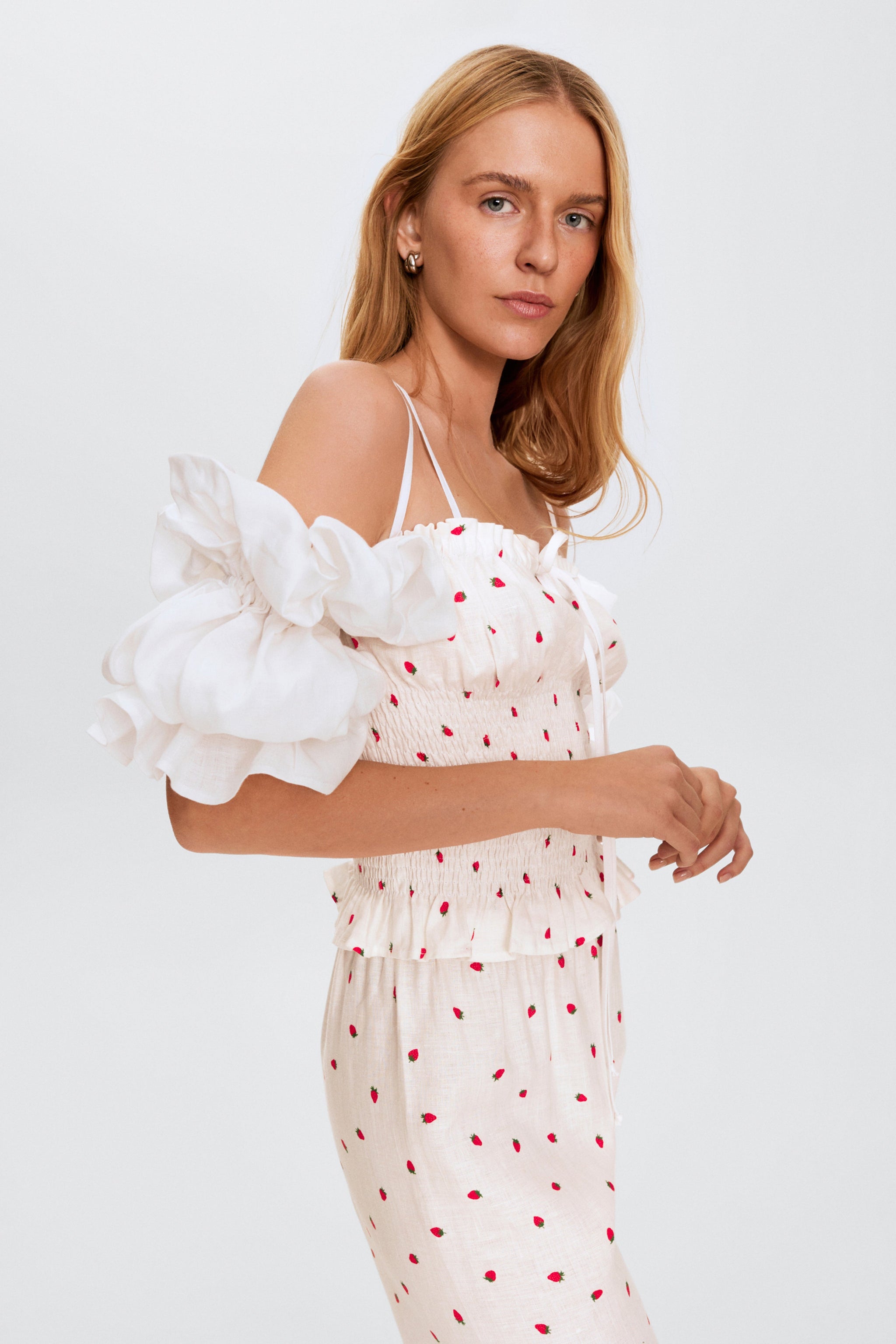 Arle Ruffled Linen Top in Strawberries