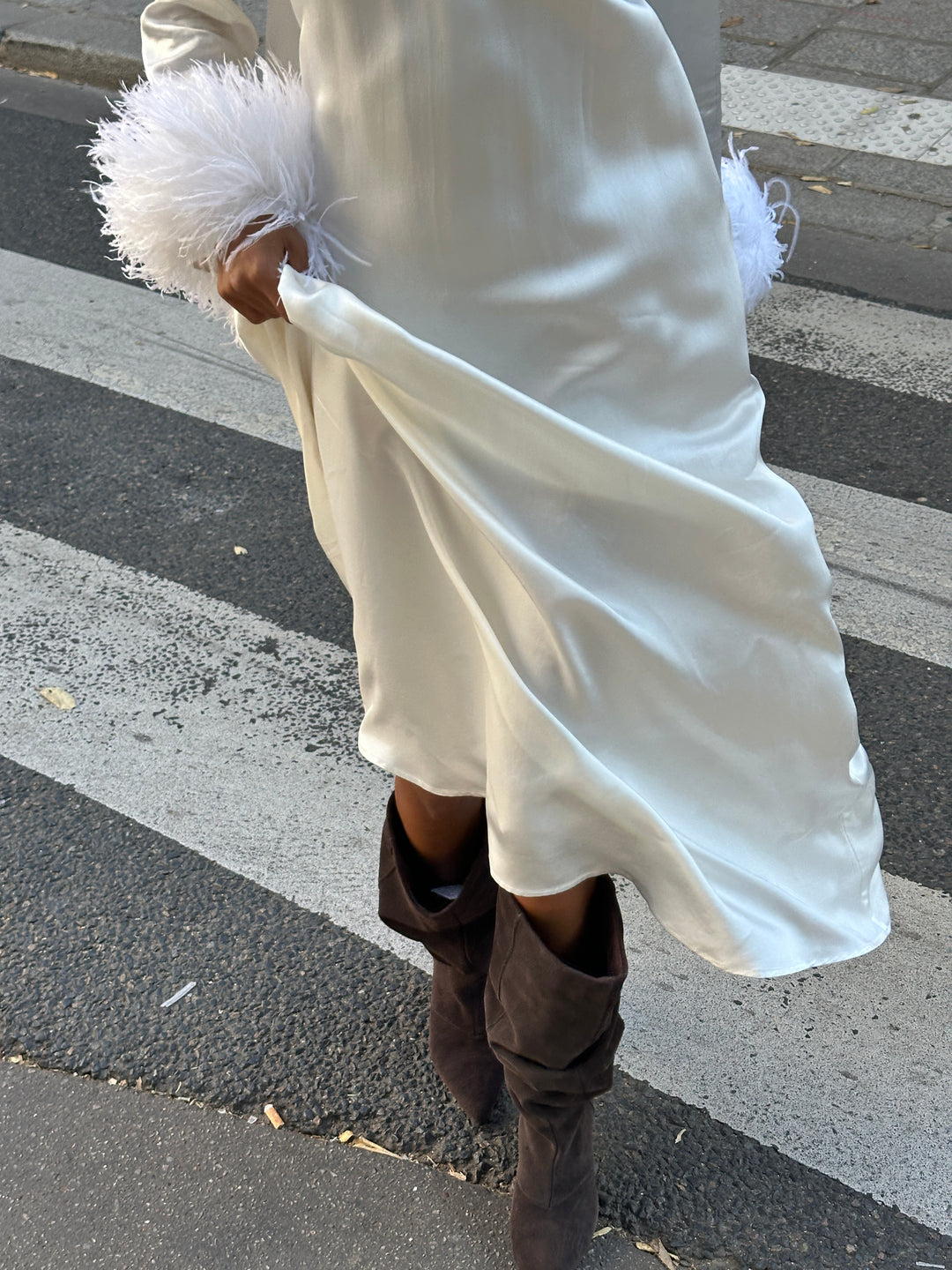 Suzi Maxi Dress With Detachable Feathers in White