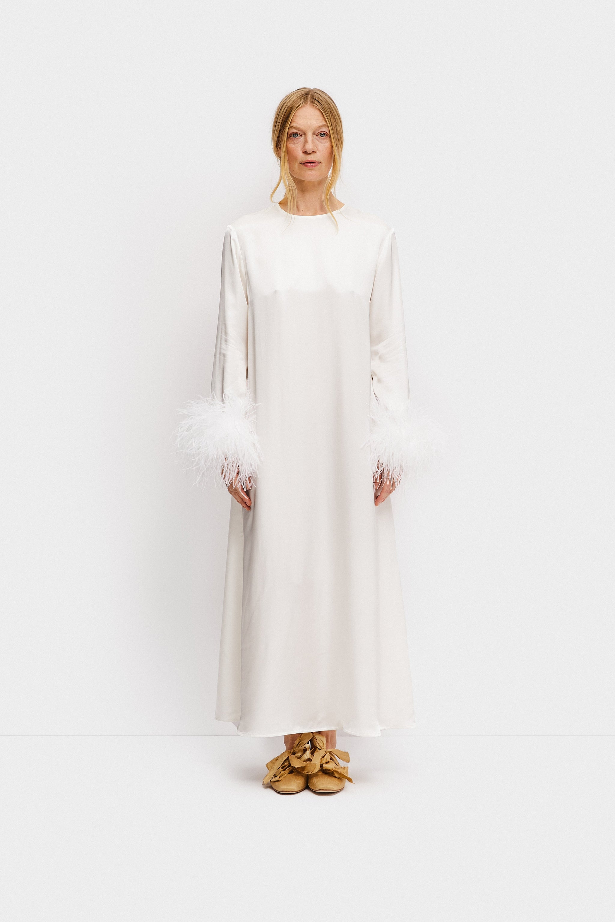 Suzi Maxi Dress With Detachable Feathers in White