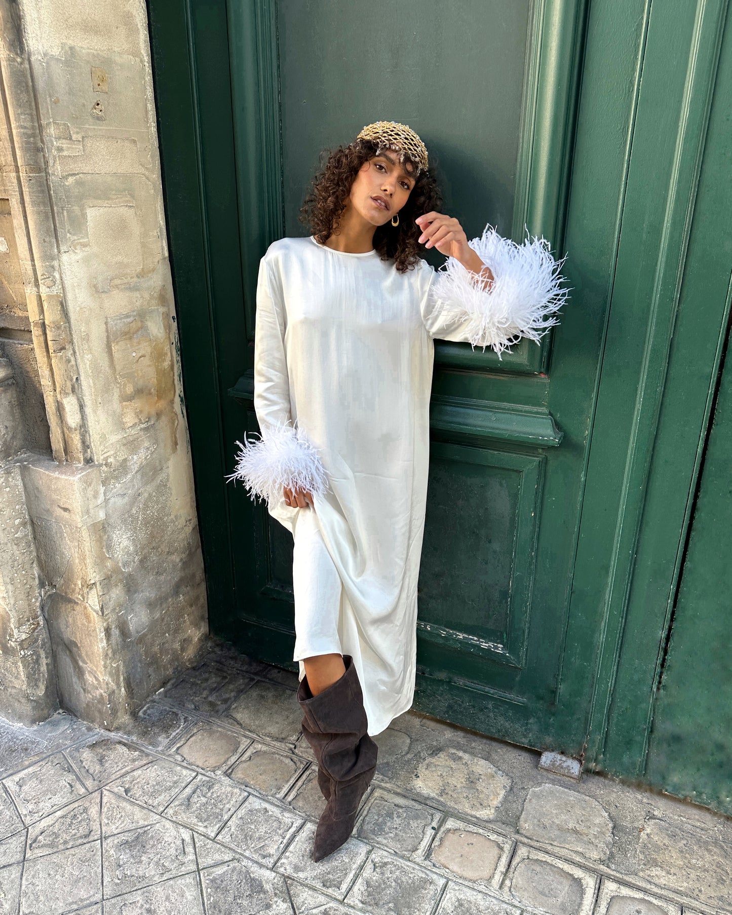 Suzi Maxi Dress With Detachable Feathers in White