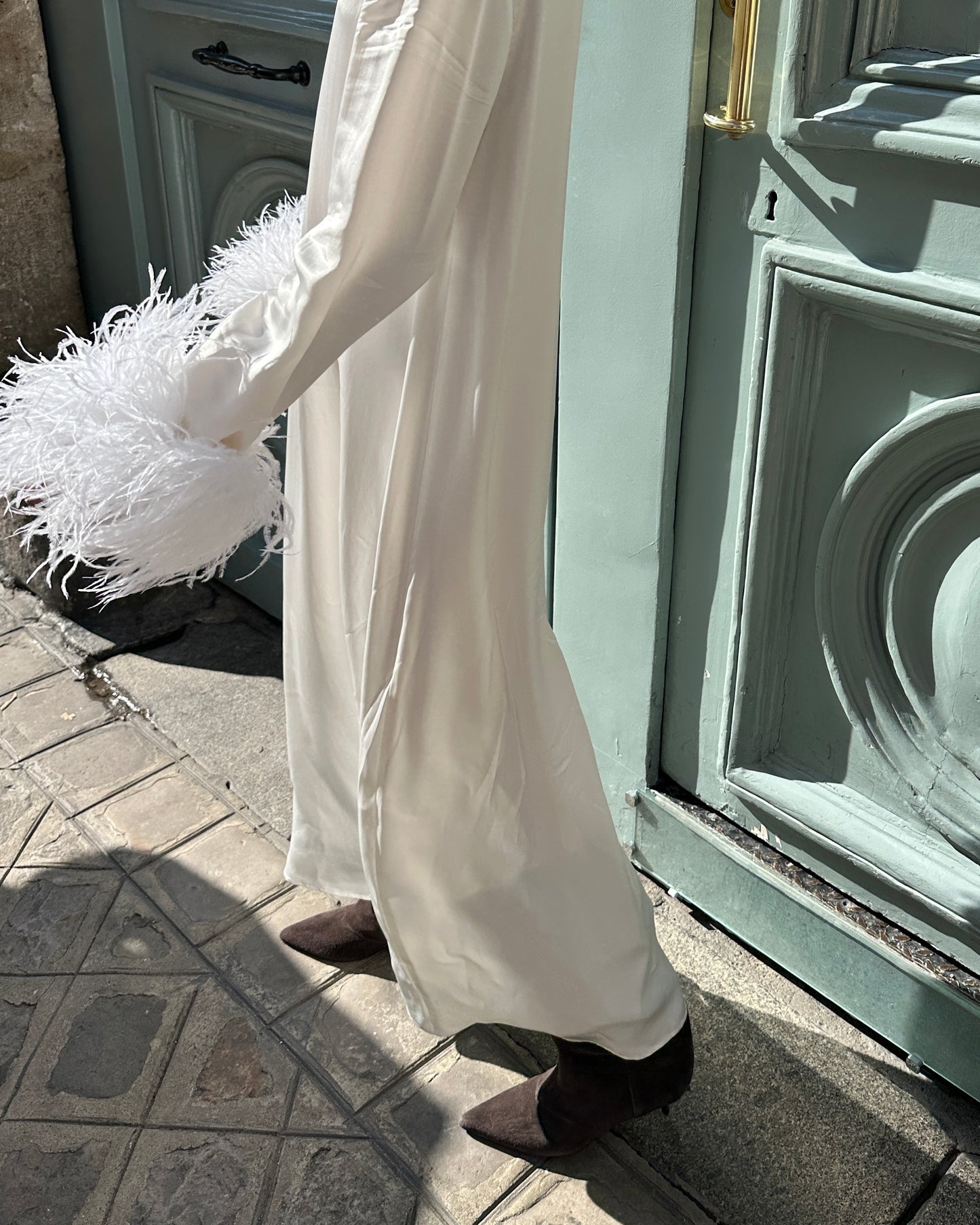 Suzi Maxi Dress With Detachable Feathers in White