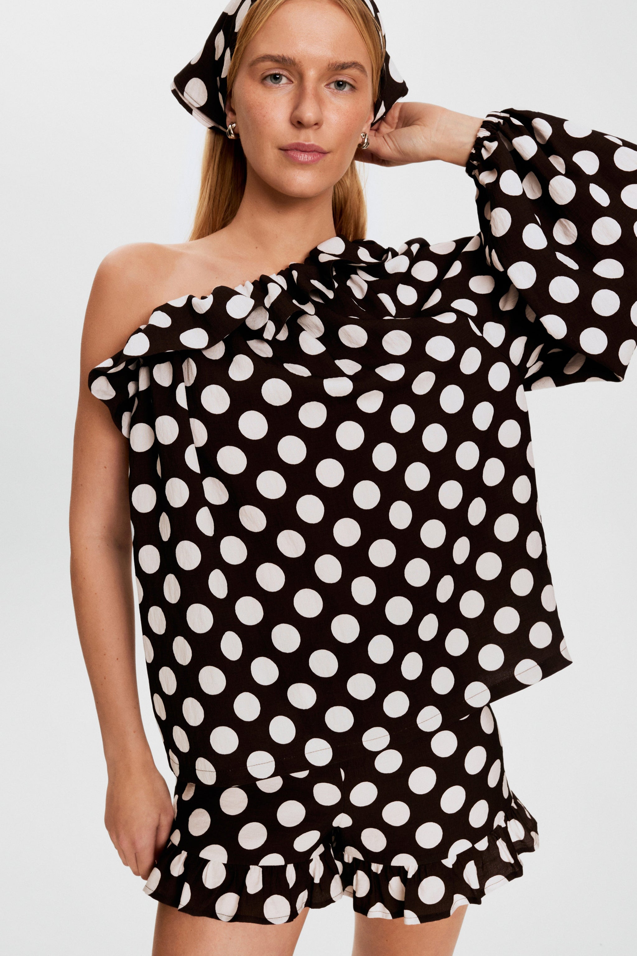 Cha-Cha Lounge Shorts with Headscarf in Black Polka Dot