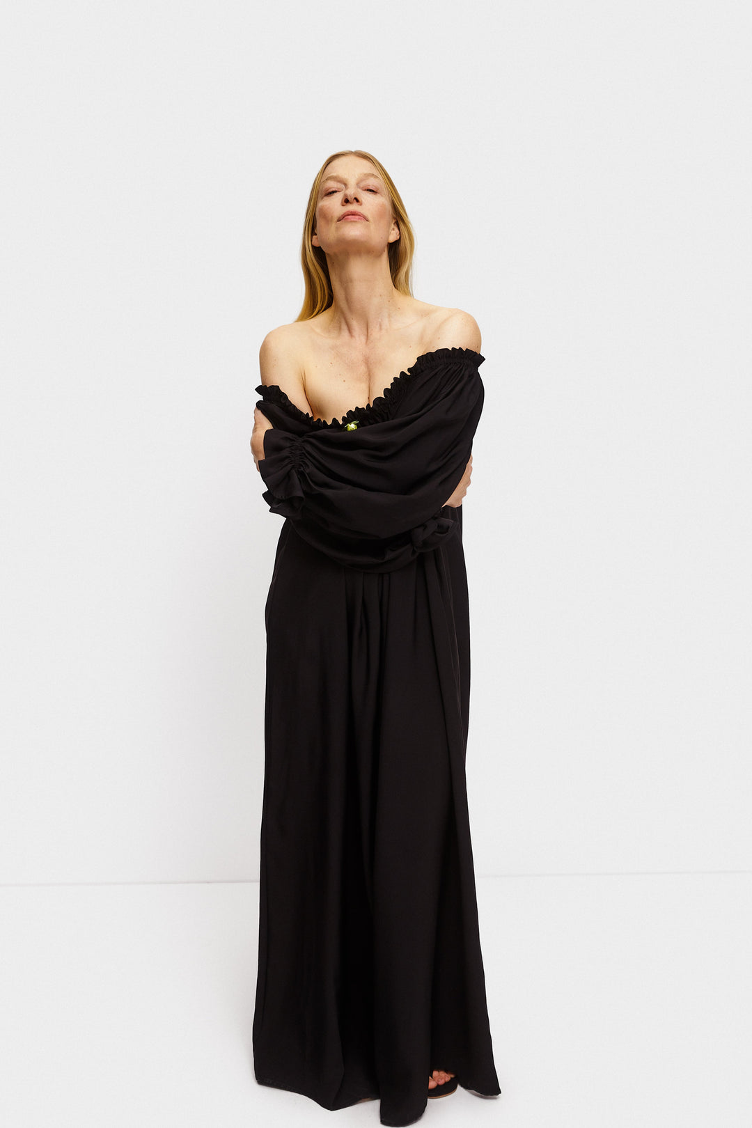 Zephir Off-the-shoulder Maxi Dress in Black