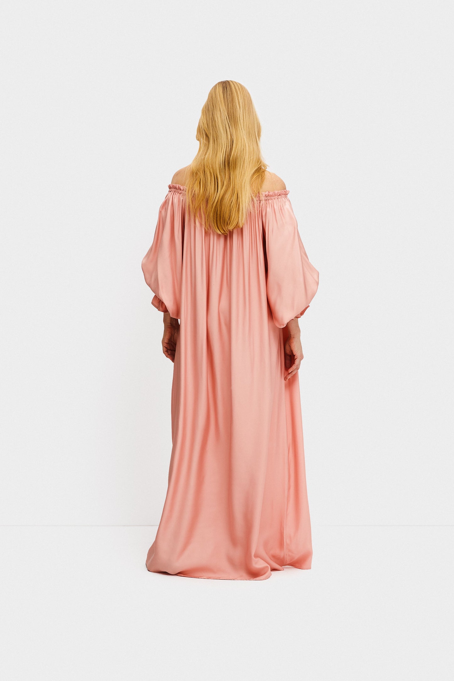 Zephir Off-the-shoulder Maxi Dress in Pink