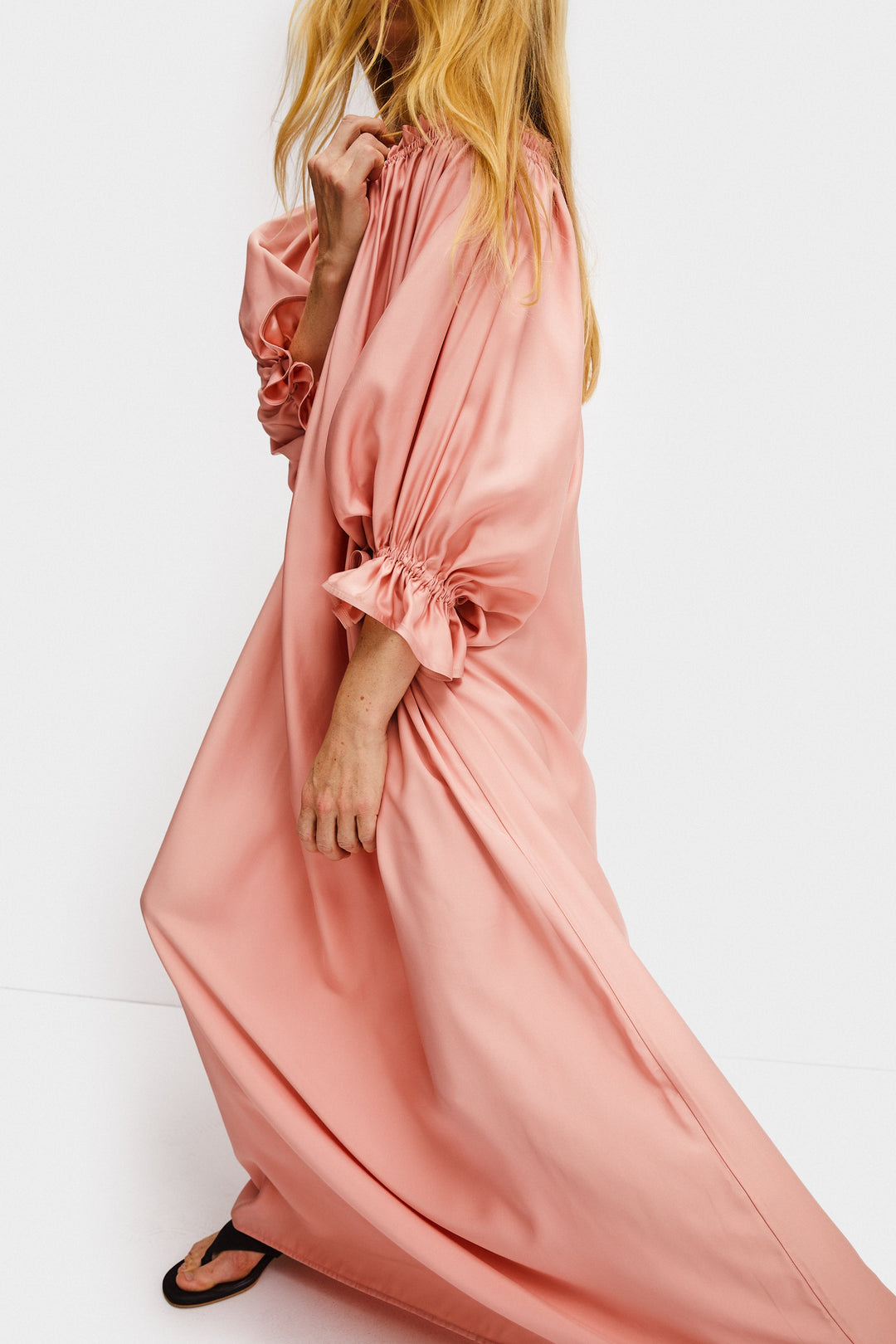 Zephir Off-the-shoulder Maxi Dress in Pink