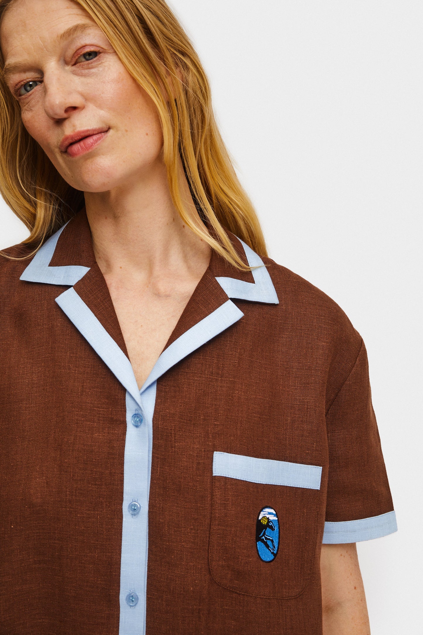Garrick Embroidered Linen Short-sleeved Shirt in Brown
