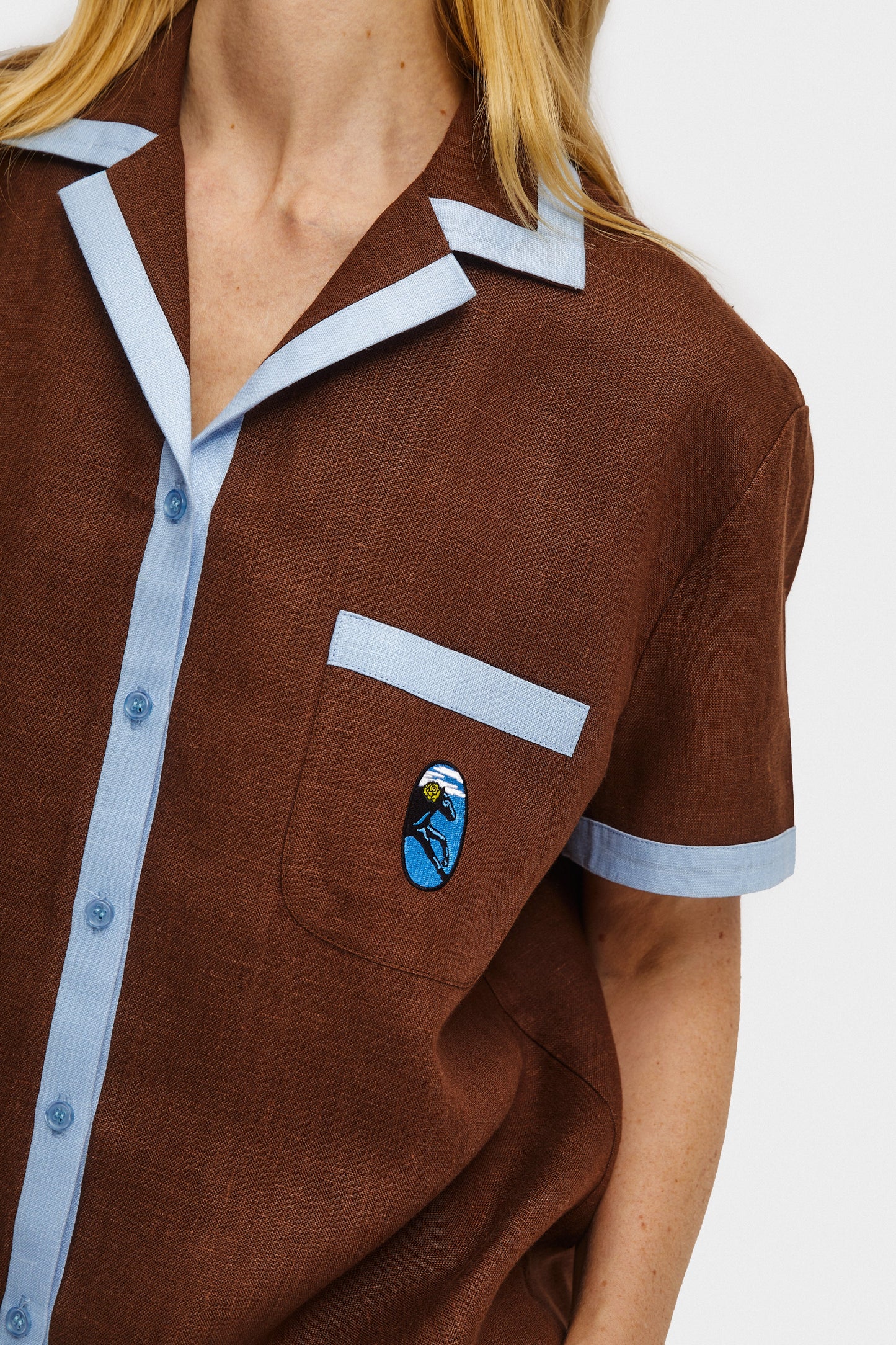 Garrick Embroidered Linen Short-sleeved Shirt in Brown