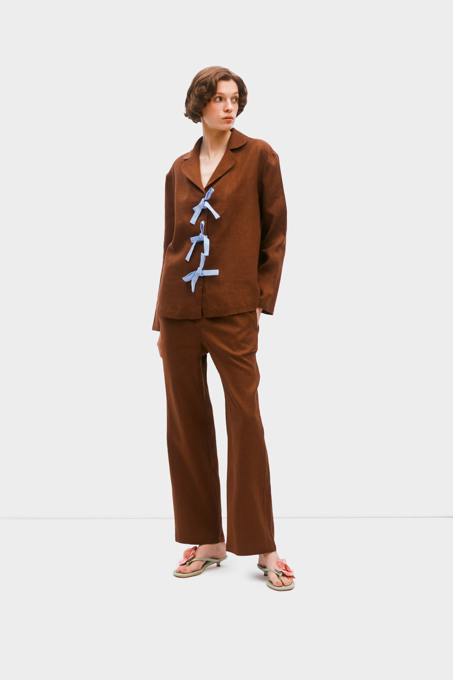 The Bow Linen Set with Pants in Brown