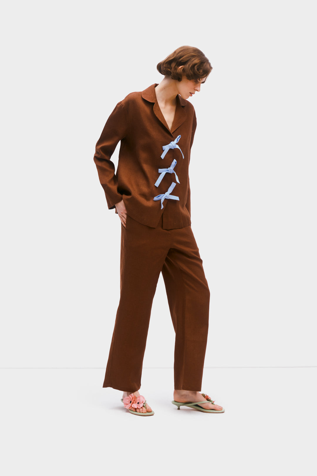 The Bow Linen Set with Pants in Brown