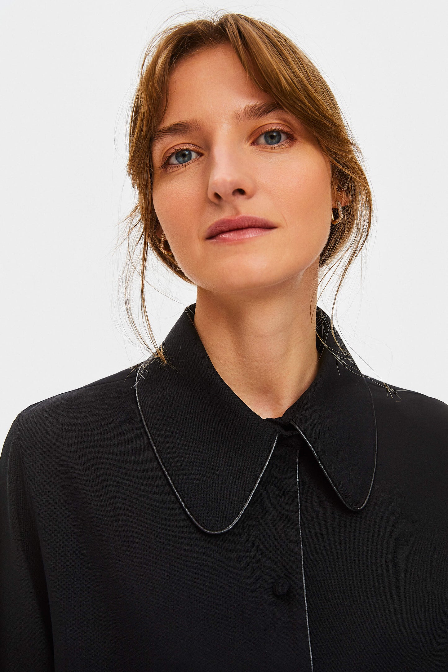 Off the Duty Shirt with Piping in Black